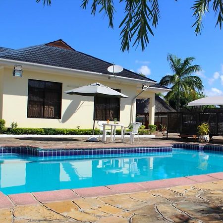 IDC Guest House Bagamoyo Extérieur photo