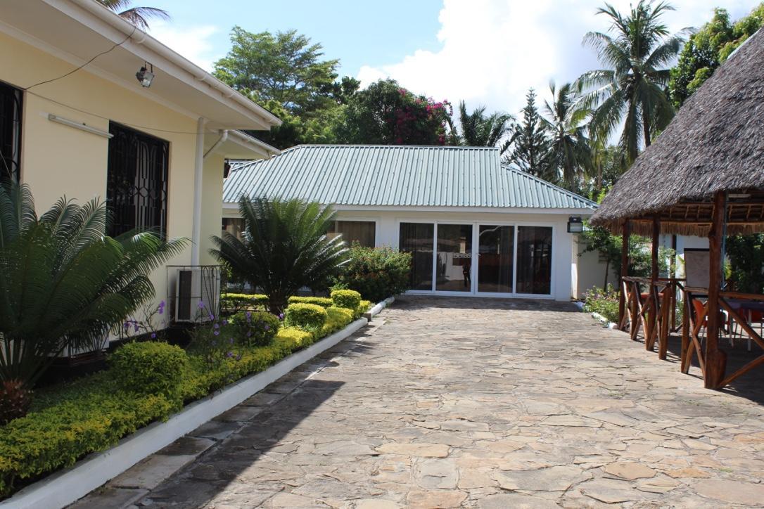 IDC Guest House Bagamoyo Extérieur photo